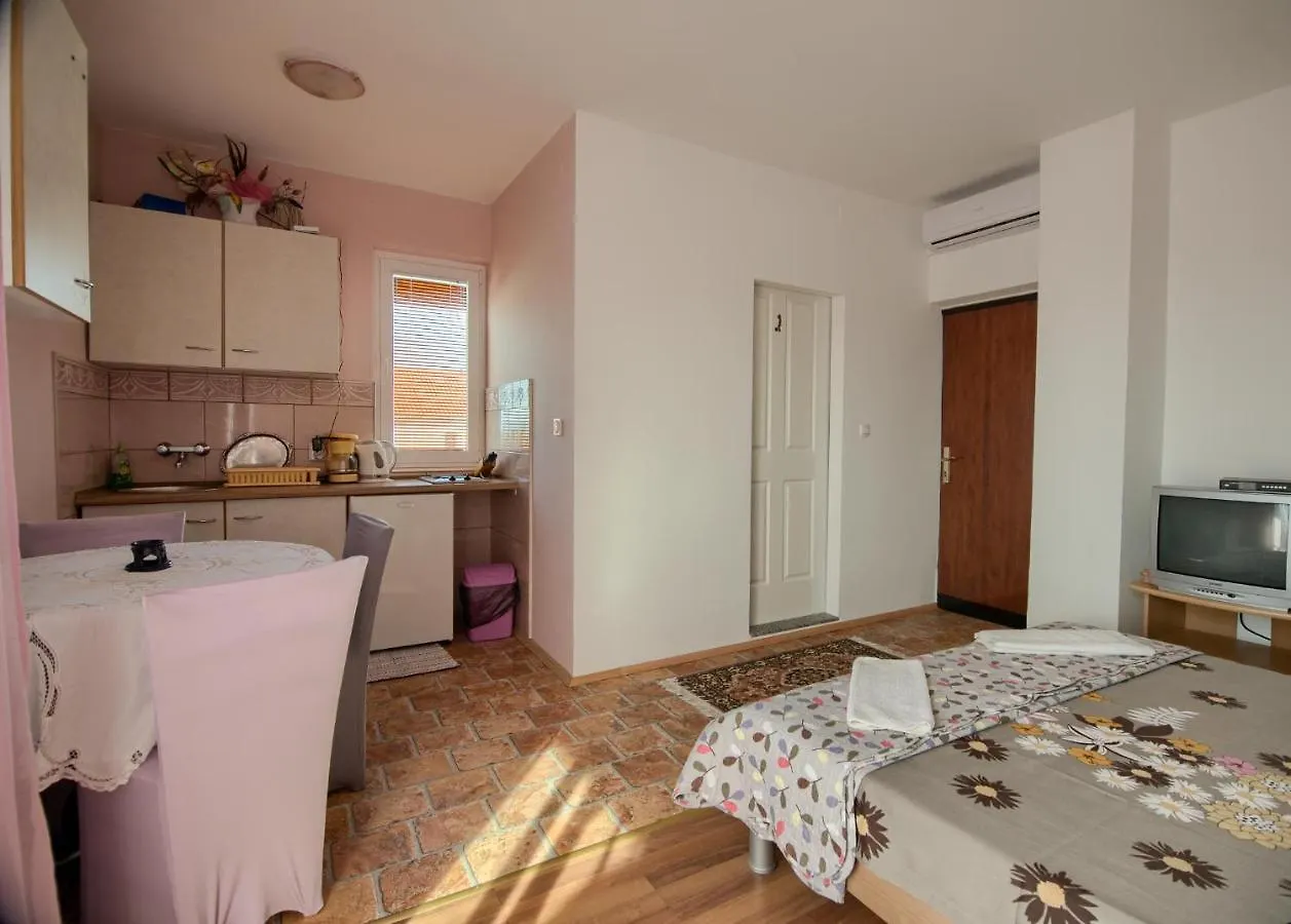 Apartment Apartmani More Krk Krk Town